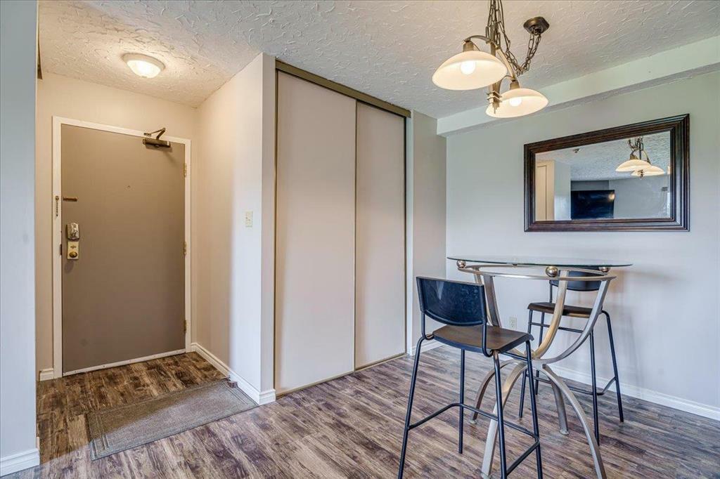 Property Photo:  662 Kenaston Boulevard  MB R3N 2A1 