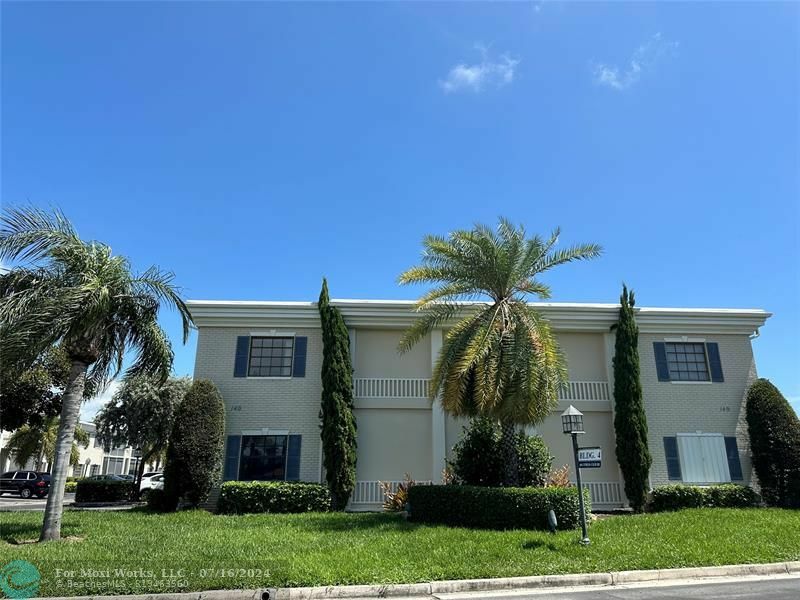 Property Photo:  140 Cypress Club Dr 401  FL 33060 