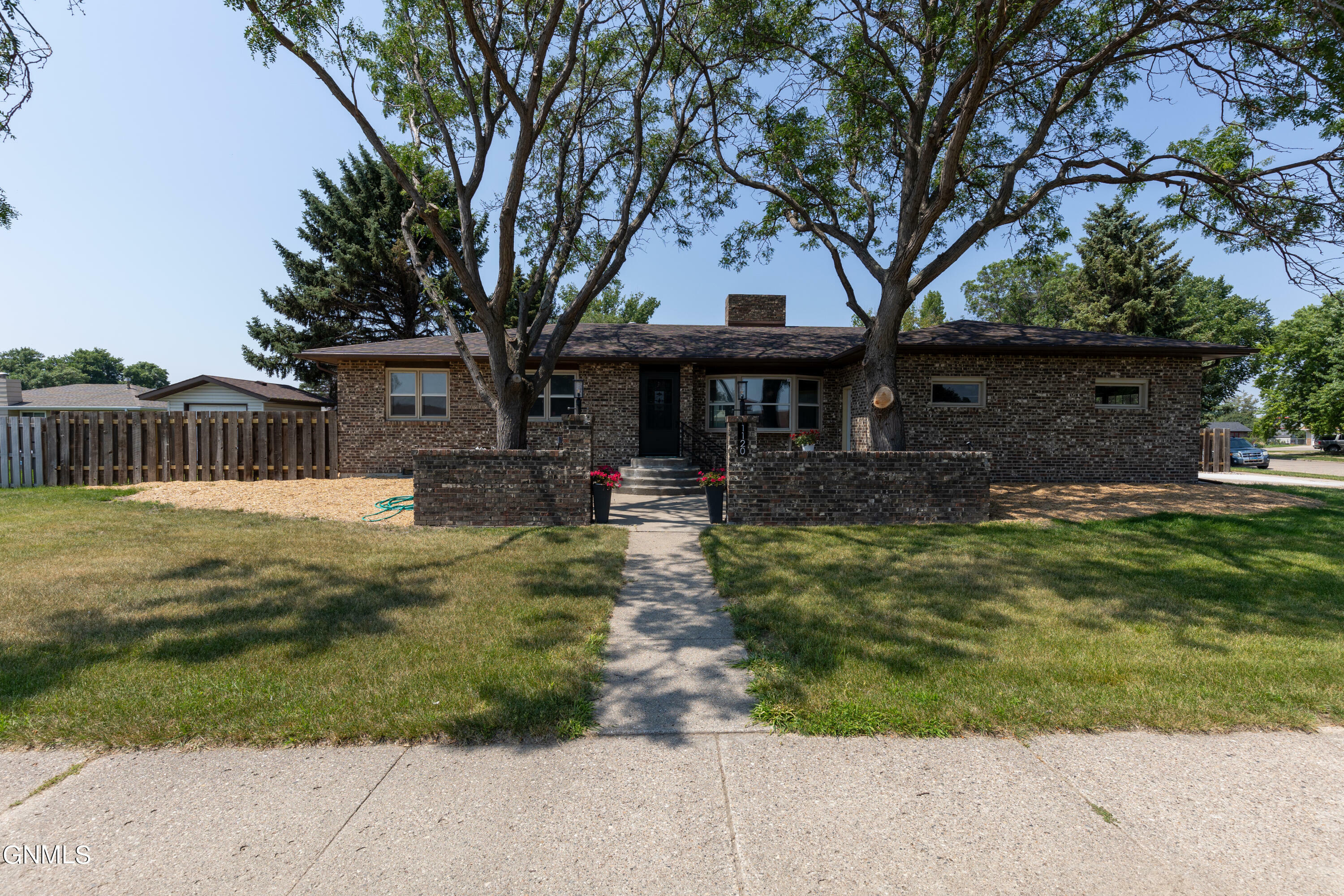 Property Photo:  1120 Columbia Drive  ND 58504 