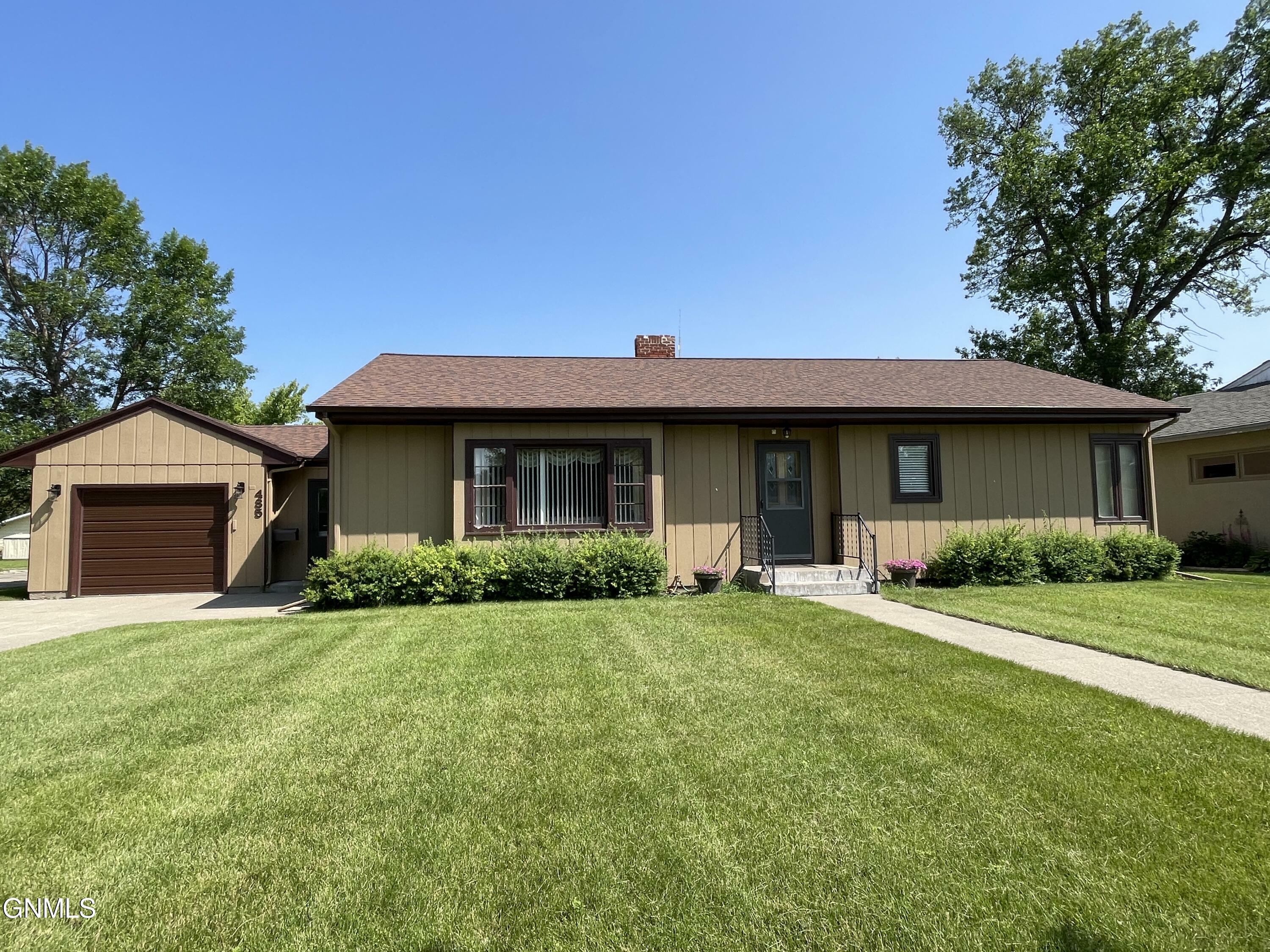 Property Photo:  485 3rd Street N  ND 58421 