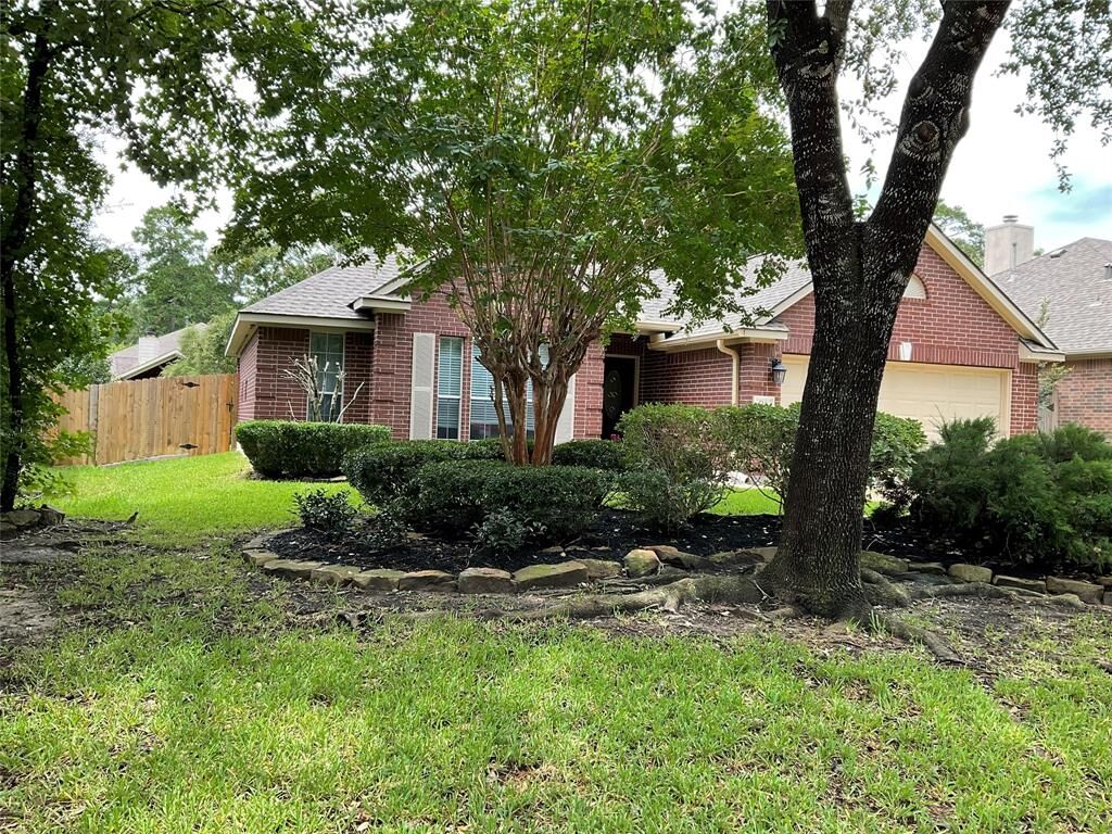 Property Photo:  114 N Queenscliff Circle  TX 77382 