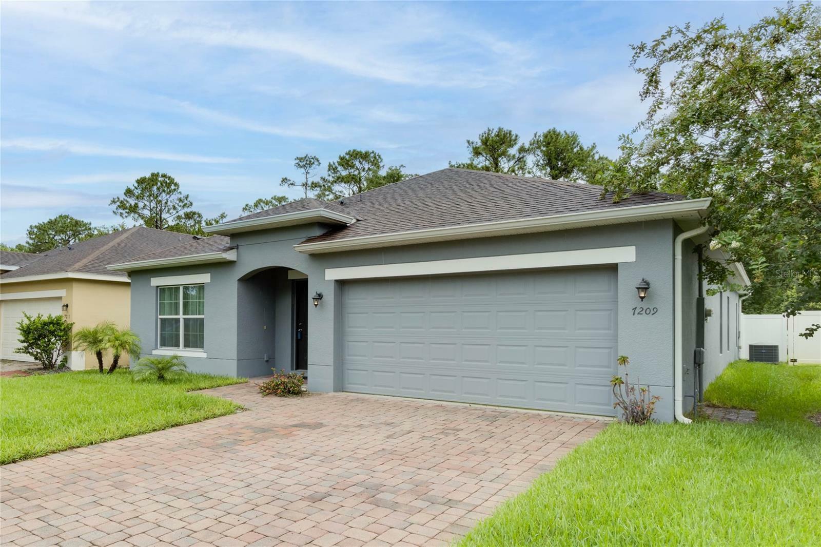 Property Photo:  7209 Wakeview Drive  FL 33896 