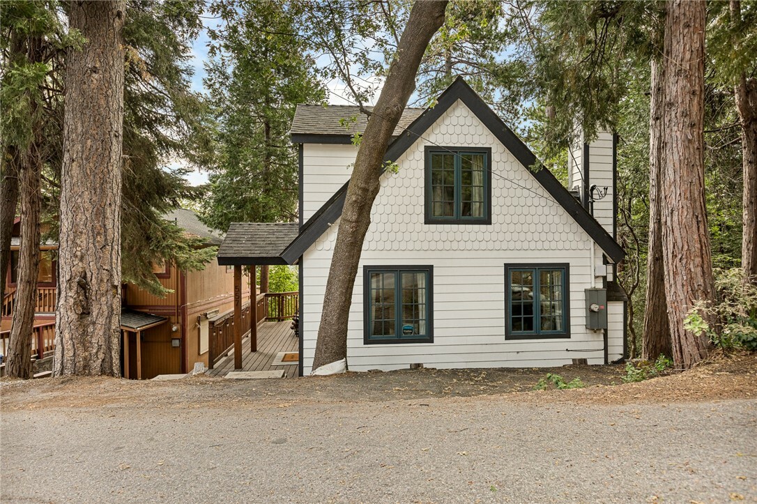 Property Photo:  557 W Victoria Court  CA 92352 