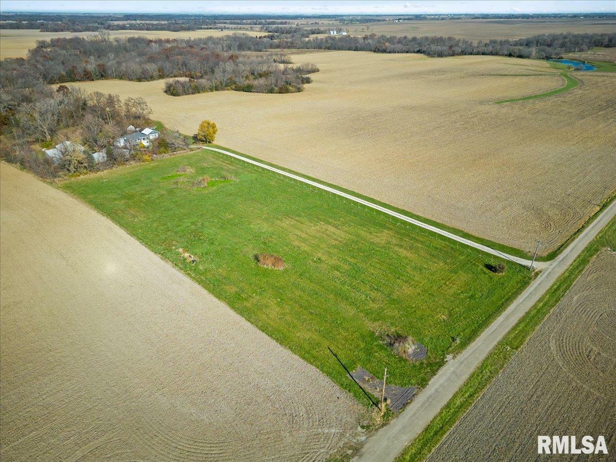 Property Photo:  958 County Road 2150 N Road  IL 61570 