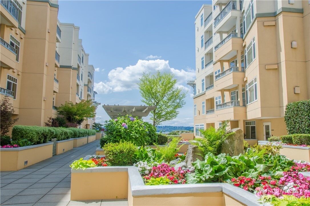 Property Photo:  108 2nd Avenue S 307  WA 98033 