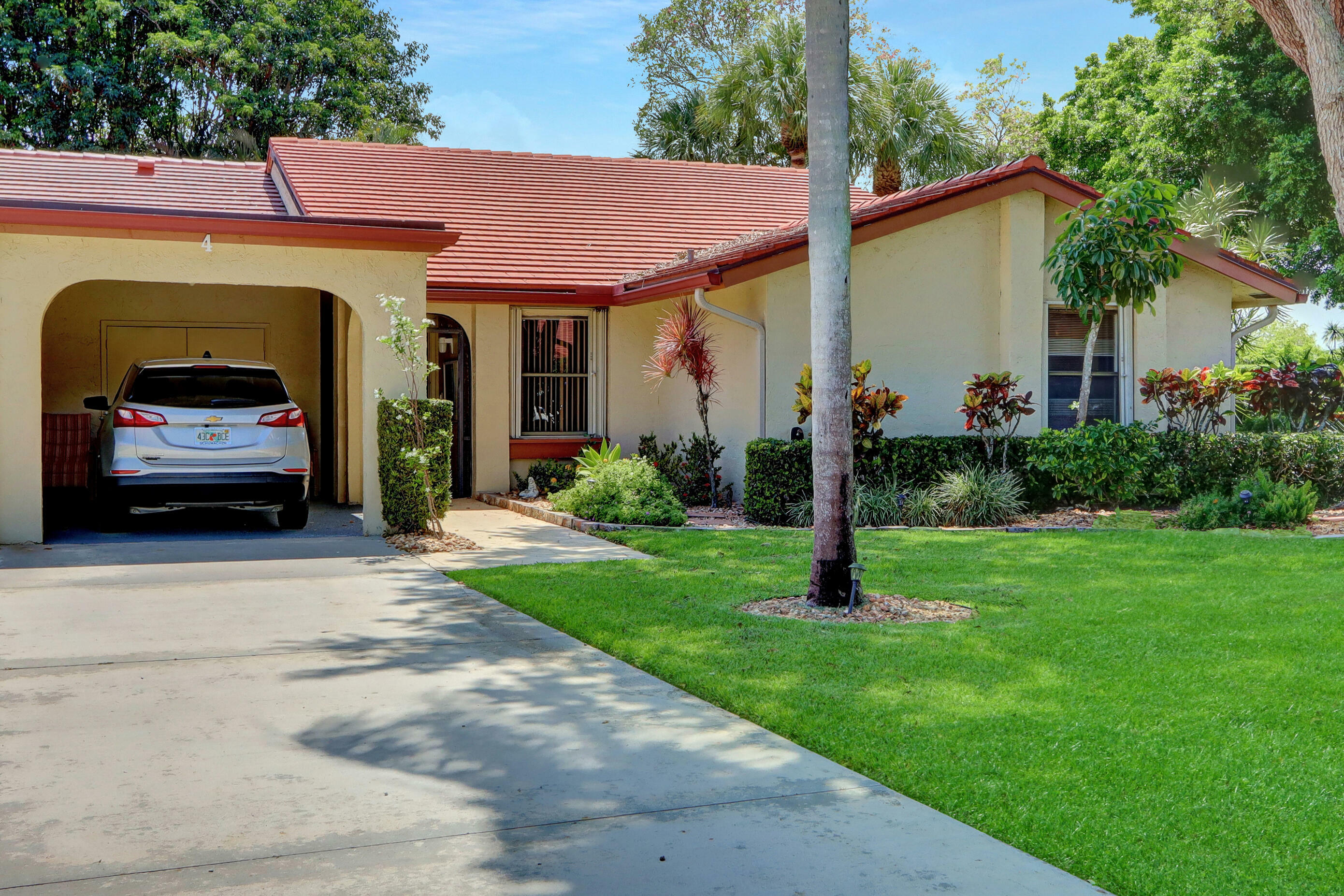 Property Photo:  5944 Forest Grove Drive 4  FL 33437 