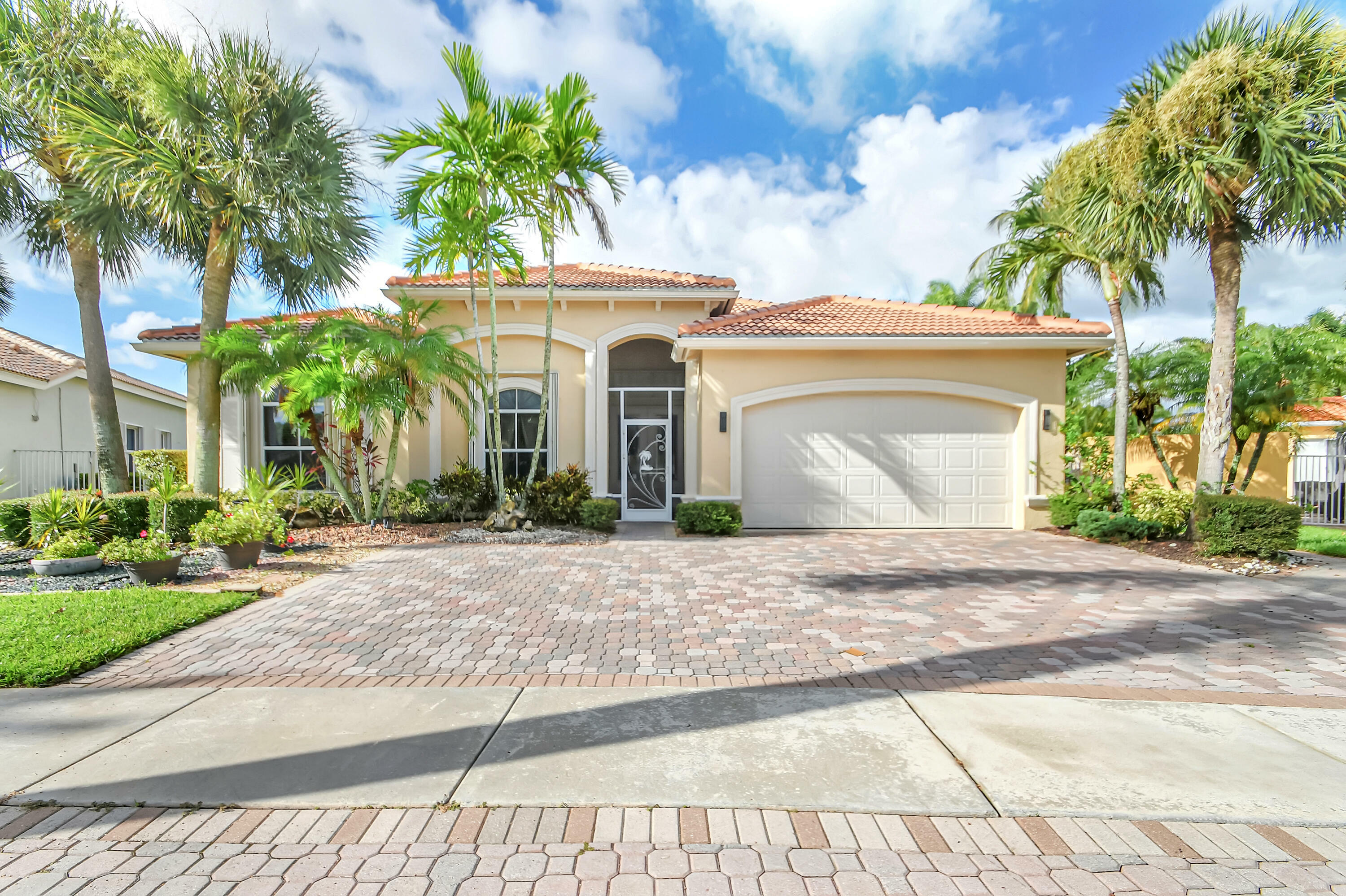 Property Photo:  7024 Houlton Circle  FL 33467 