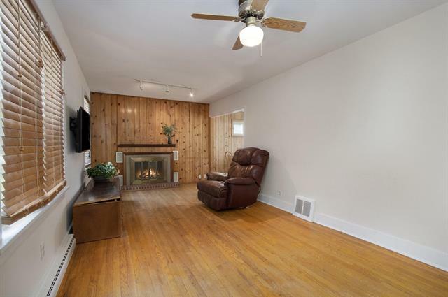 Property Photo:  407 W Roe Street  MI 49107 