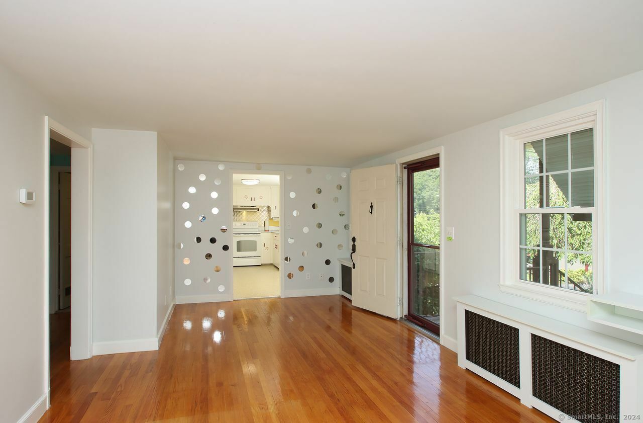 Property Photo:  33 Vineyard Road  CT 06473 