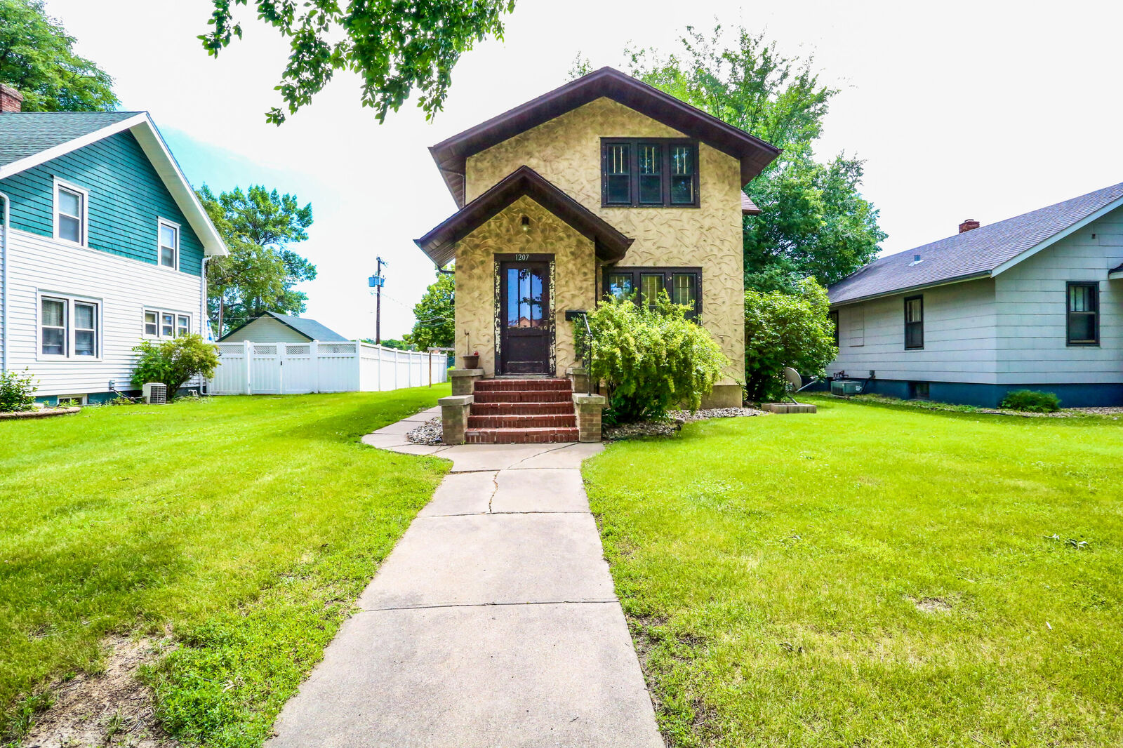Property Photo:  1207 S 1st St  SD 57401 