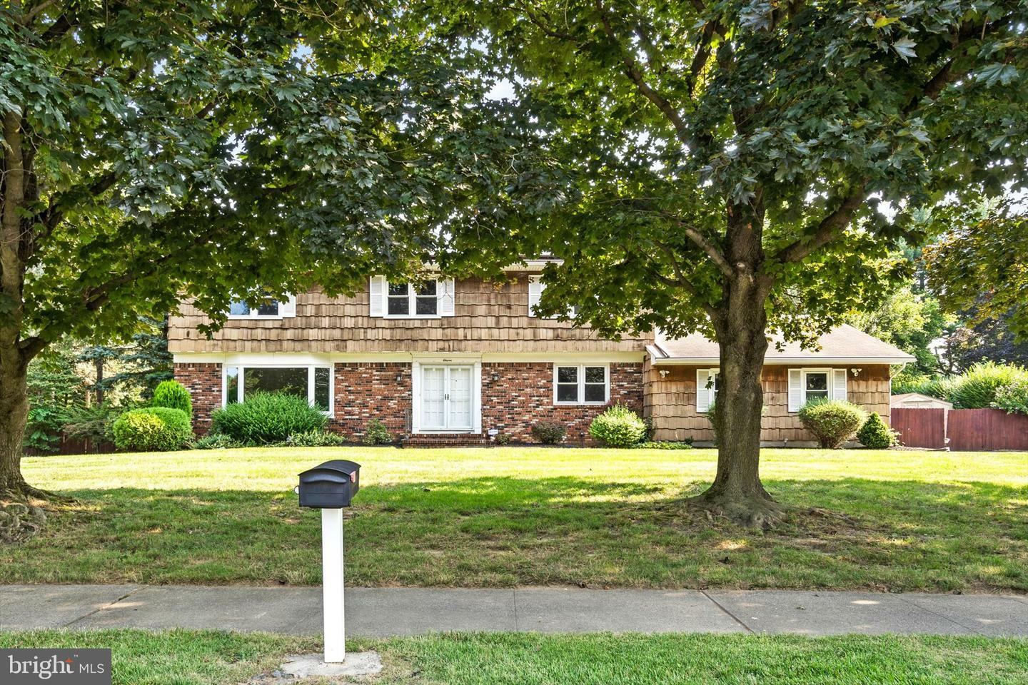 Property Photo:  11 Manor Ridge Drive  NJ 08550 