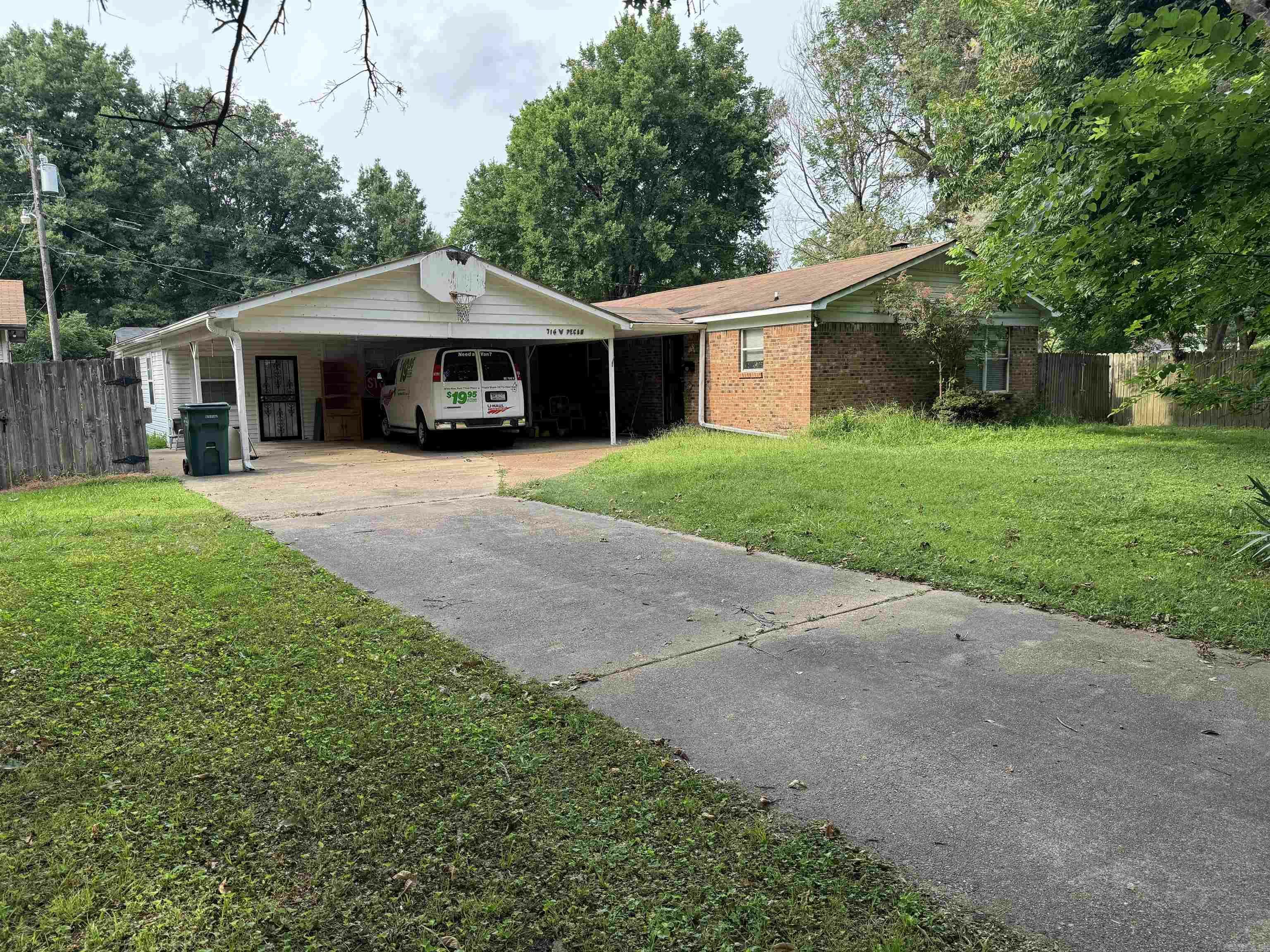 Property Photo:  716 W Pecan  AR 72315 