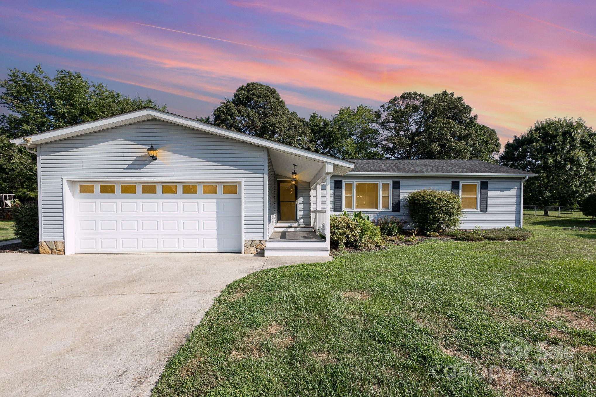Property Photo: 4409 Meadow Lane NC 28092