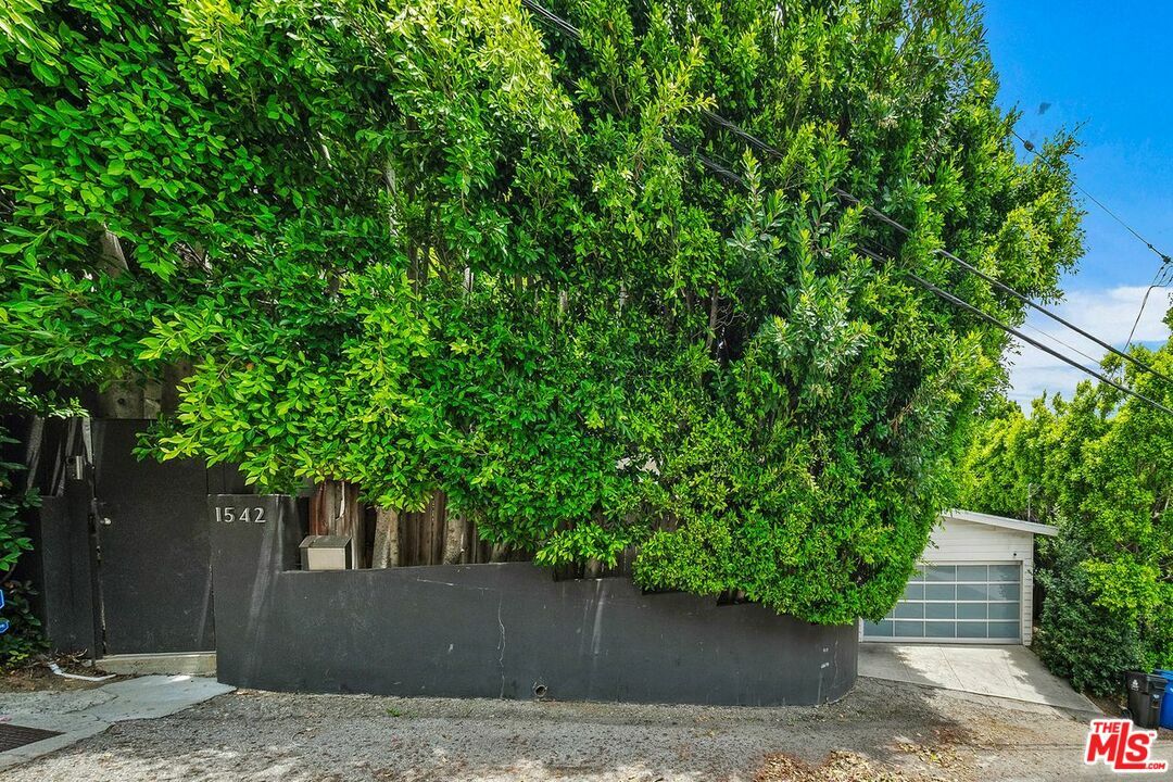 Property Photo:  1542   Marmont Ave  CA 90069 