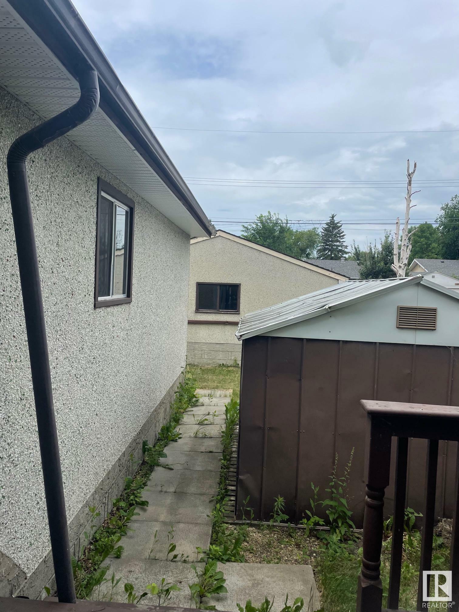 Photo de la propriété:  13408 139 Street NW  AB T5L 2C2 