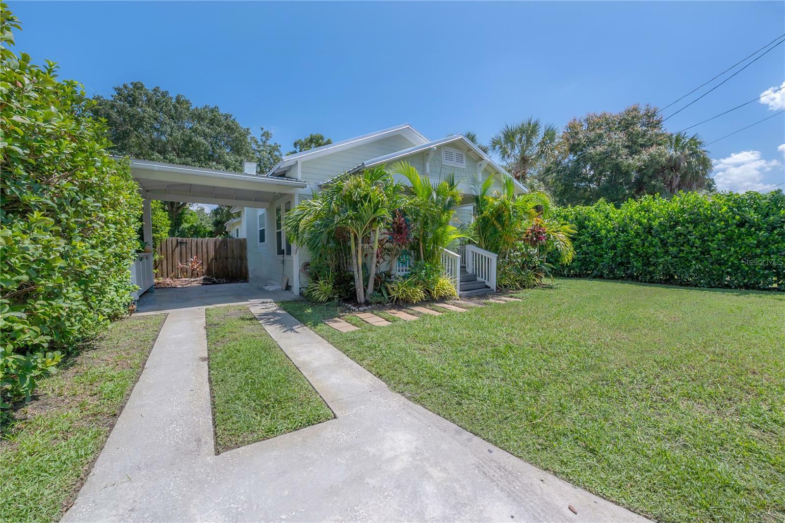 Property Photo:  413 W Chelsea Street  FL 33603 