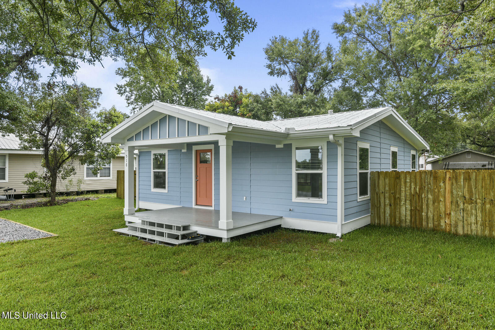 Property Photo:  518 Bookter Street  MS 39520 