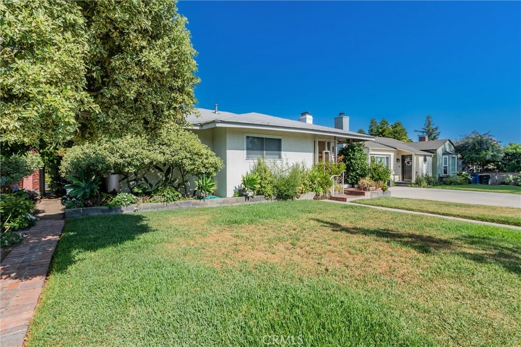 Property Photo:  1706 N Pass Avenue  CA 91505 