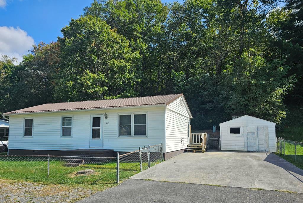 Property Photo:  405 Mobil Avenue  WV 24740 