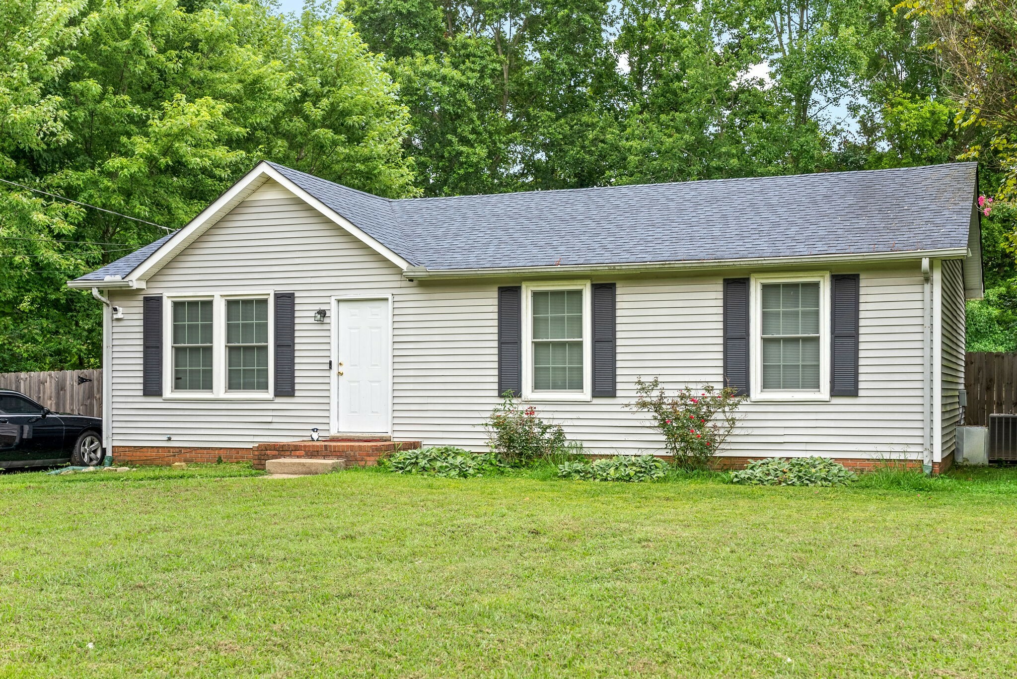 Property Photo:  563 Donna Dr  TN 37042 