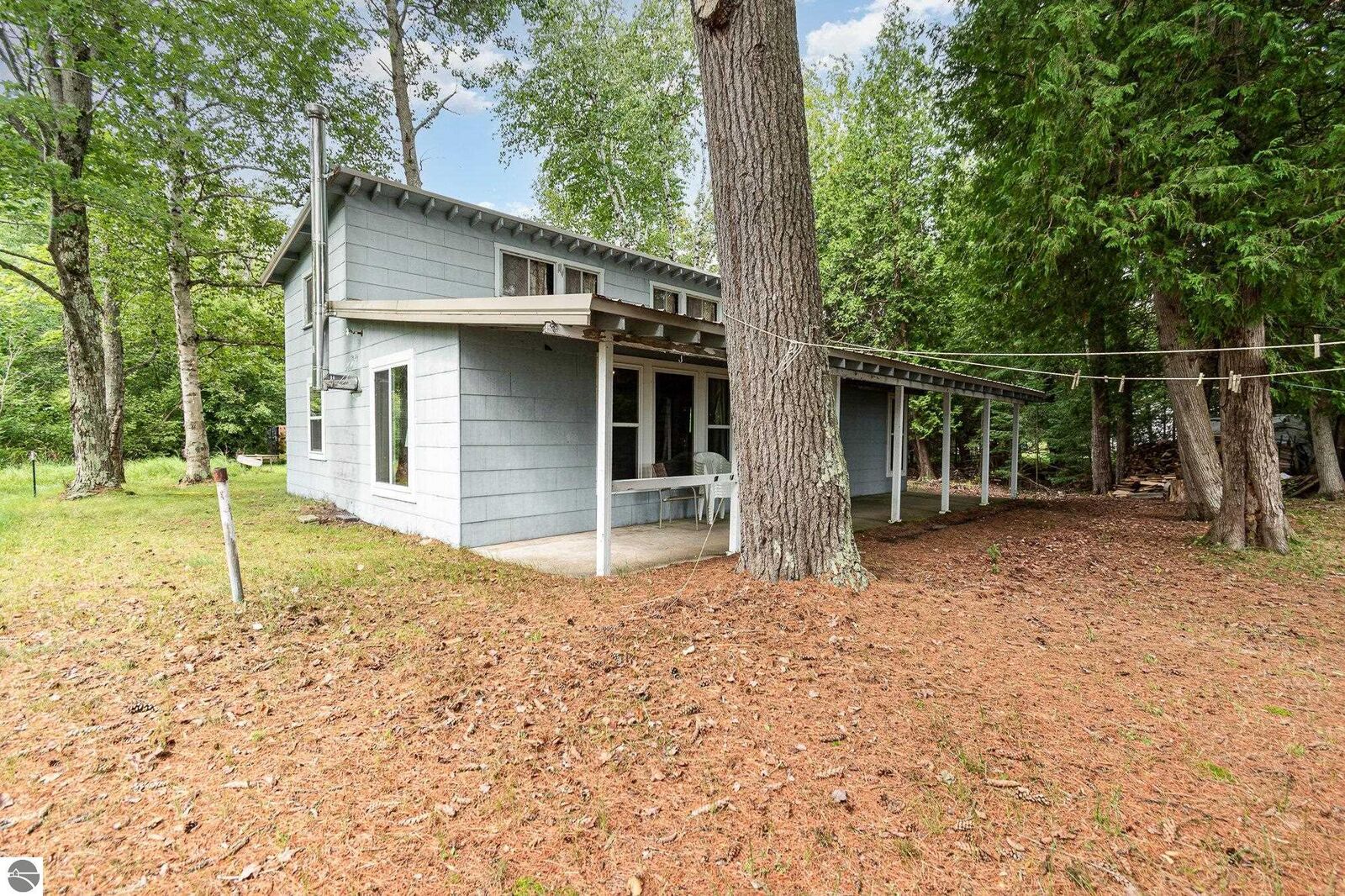 Property Photo:  2048 Spruce Trailways  MI 48740 