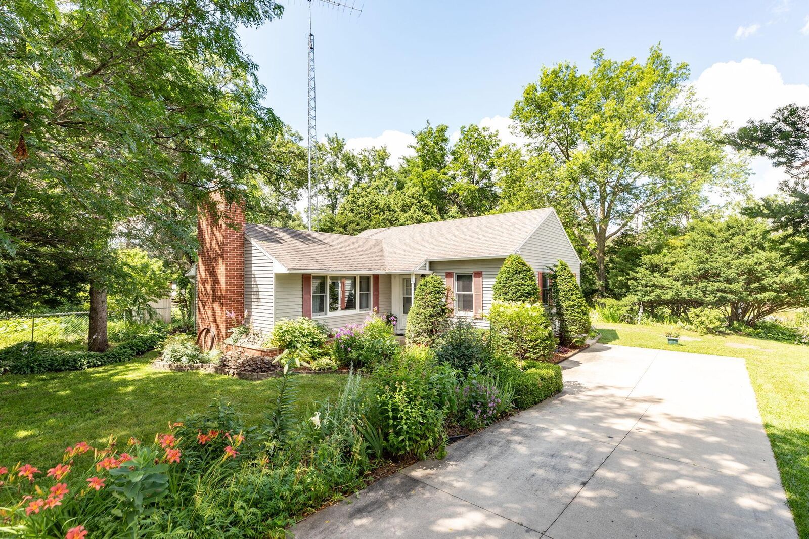 Property Photo: 1415 Chester Road SE MN 55904