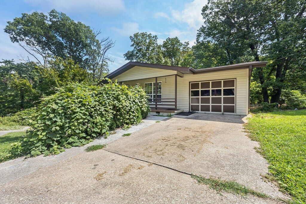 Property Photo:  2 Sutton Lane  AR 72715 