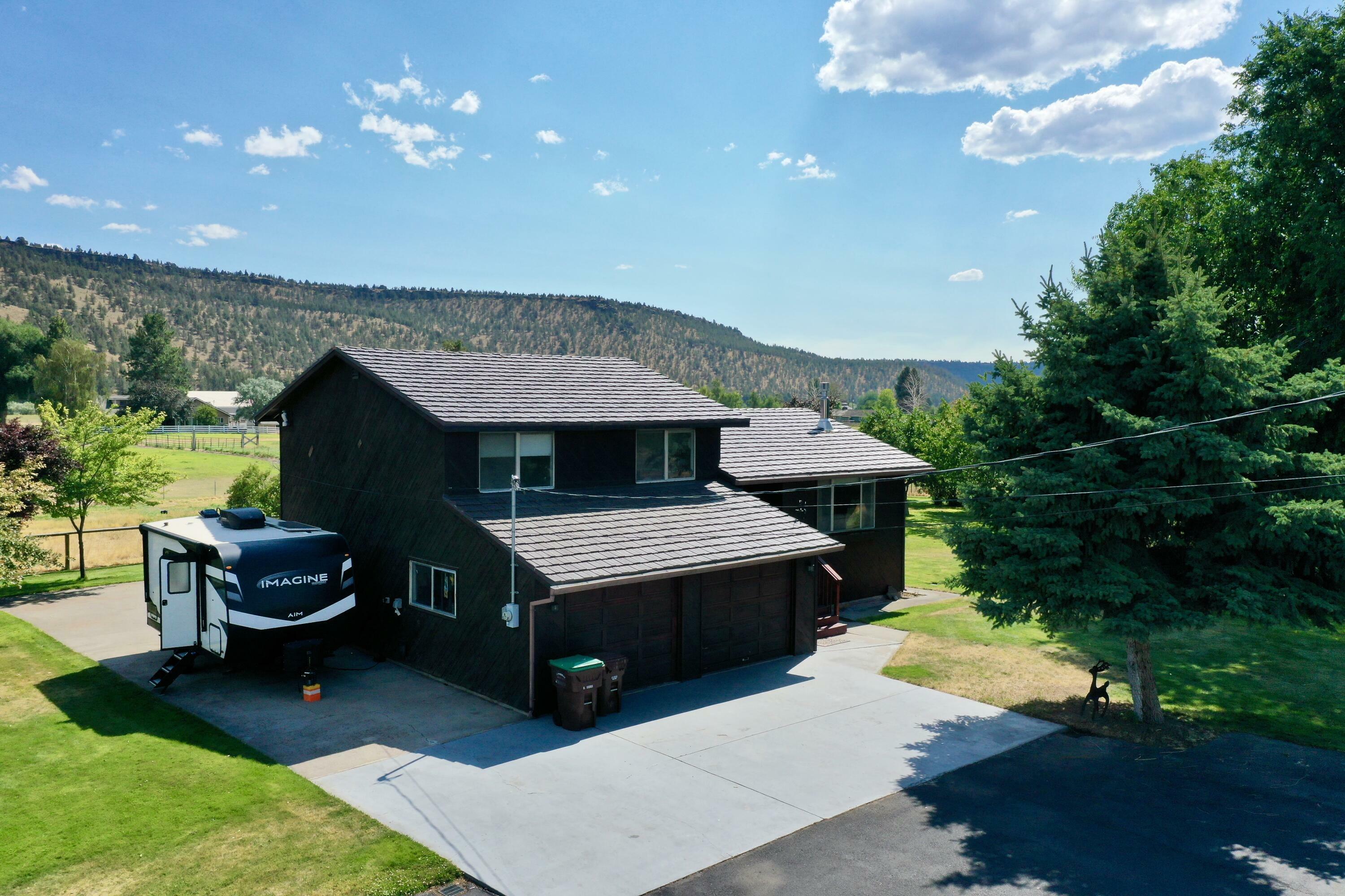 Property Photo:  6410 N E Ochoco Highway  OR 97754 