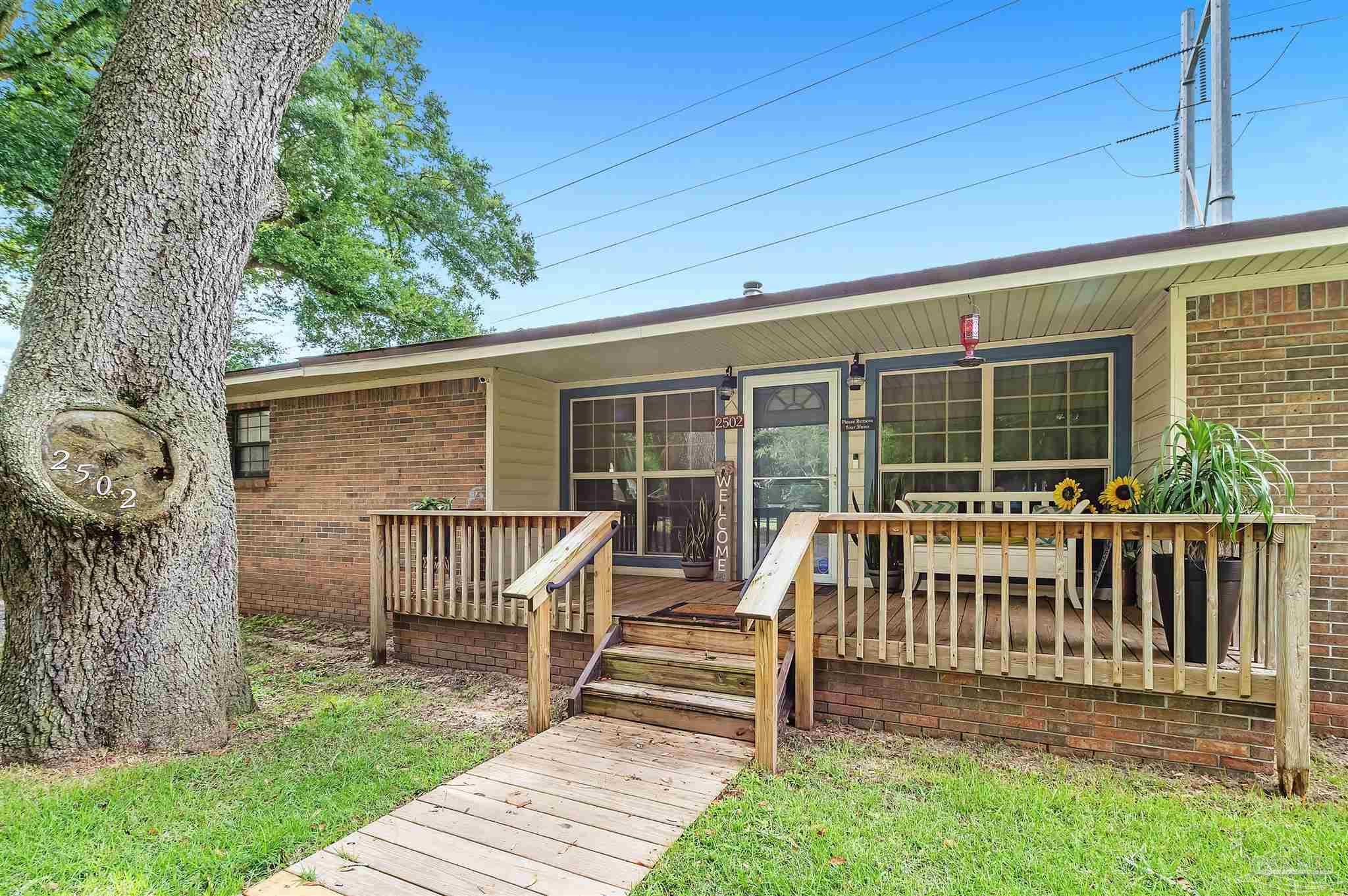 Property Photo: 2502 Dunn St FL 32526