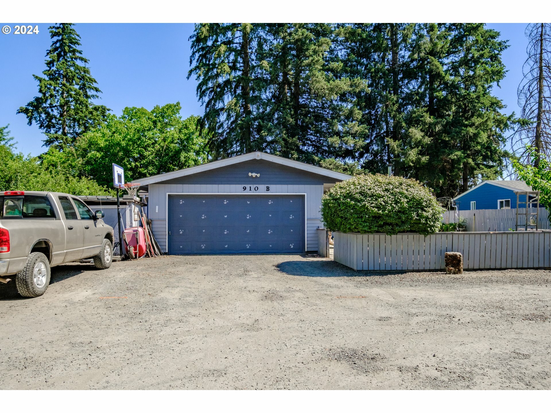Property Photo: 910 Ash St B OR 97114