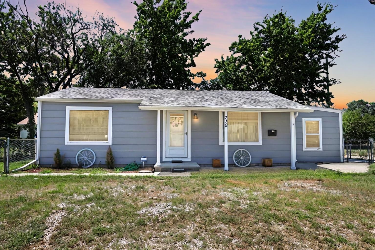 Property Photo:  719 W Clark St  KS 67213 