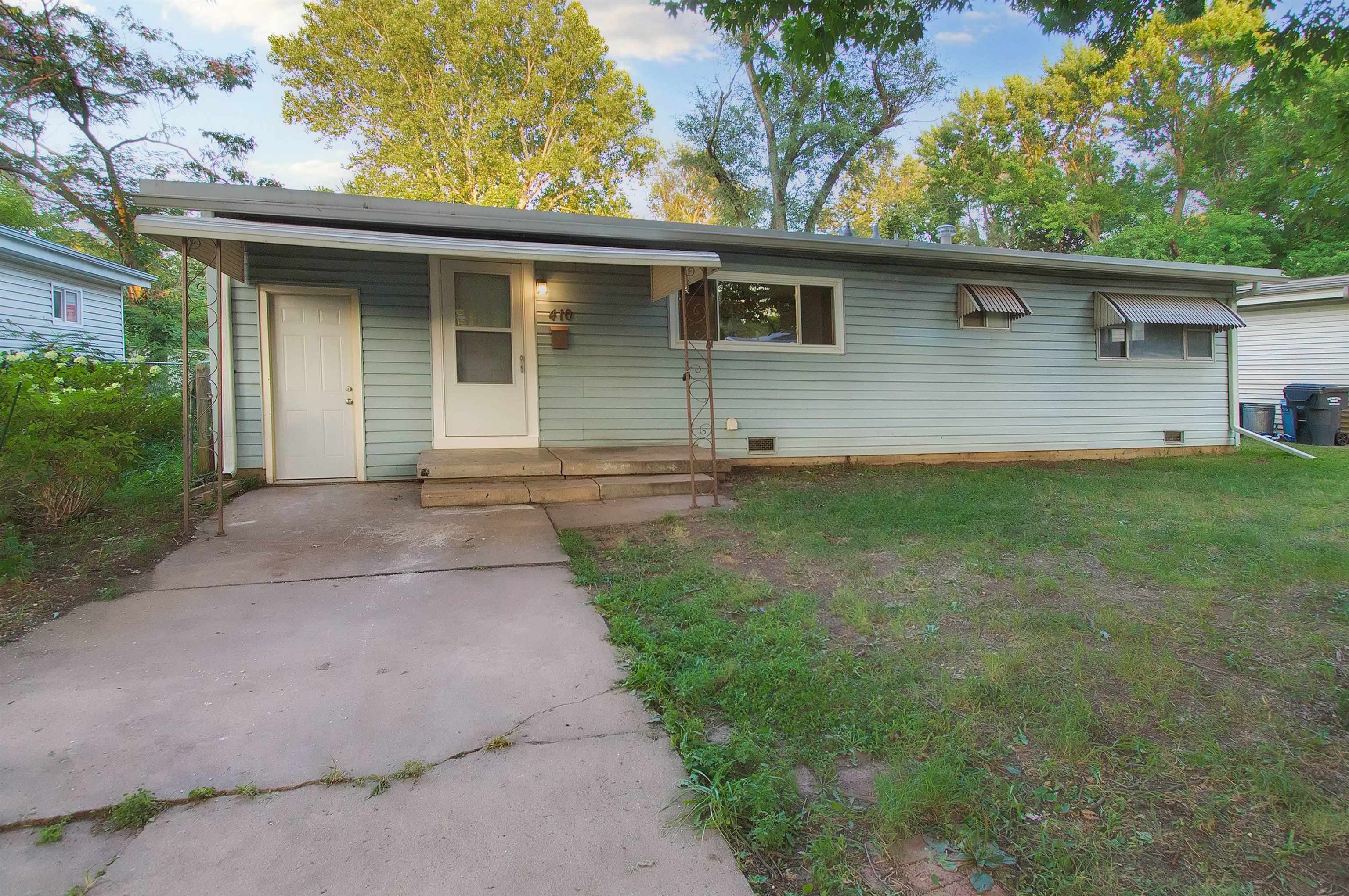 Property Photo:  410 Wire Ave  KS 67060 