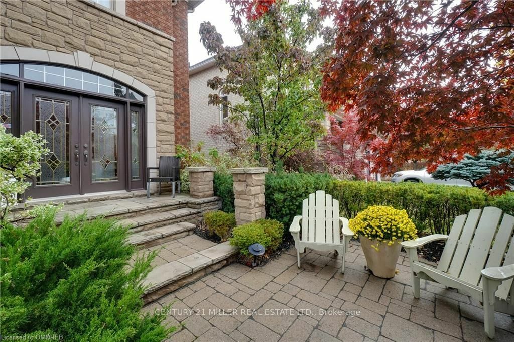 Property Photo:  2301 Hertfordshire Way  ON L6H 7M5 