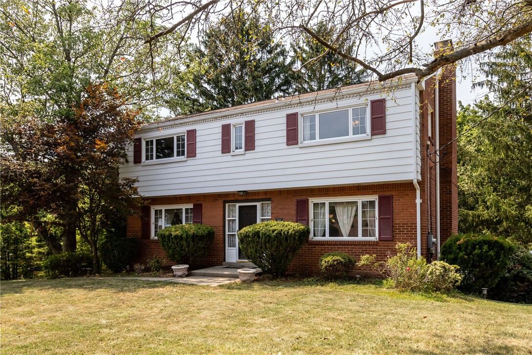 Property Photo: 208 Highland Pines Dr PA 15237