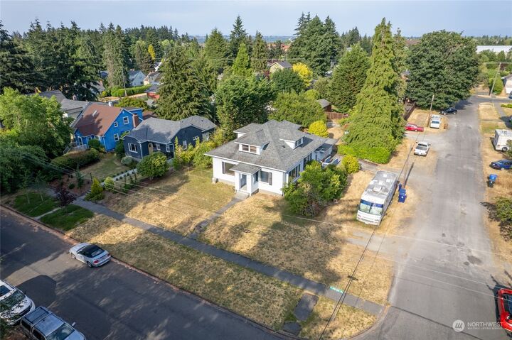 Property Photo:  1003 N Adams Street  WA 98406 