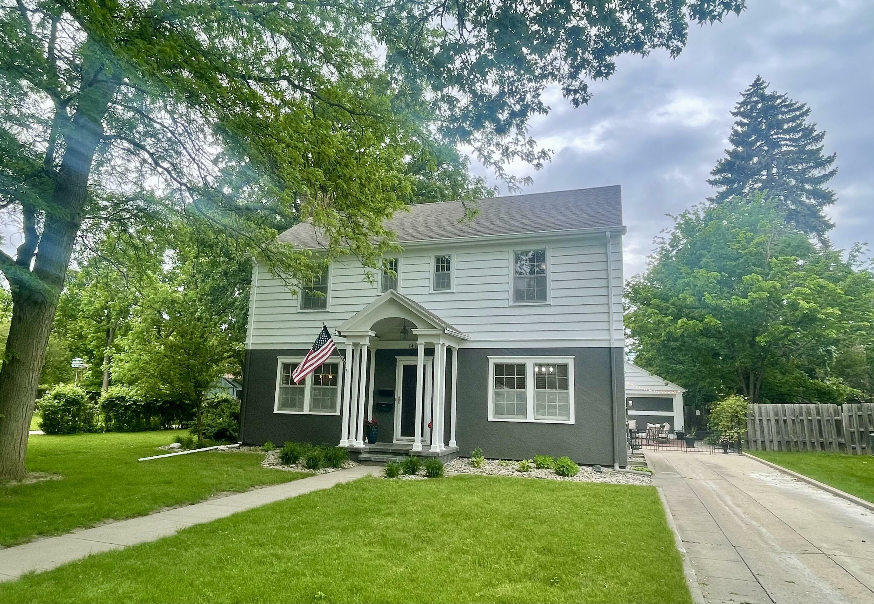Property Photo: 1415 N Lincoln St SD 57401