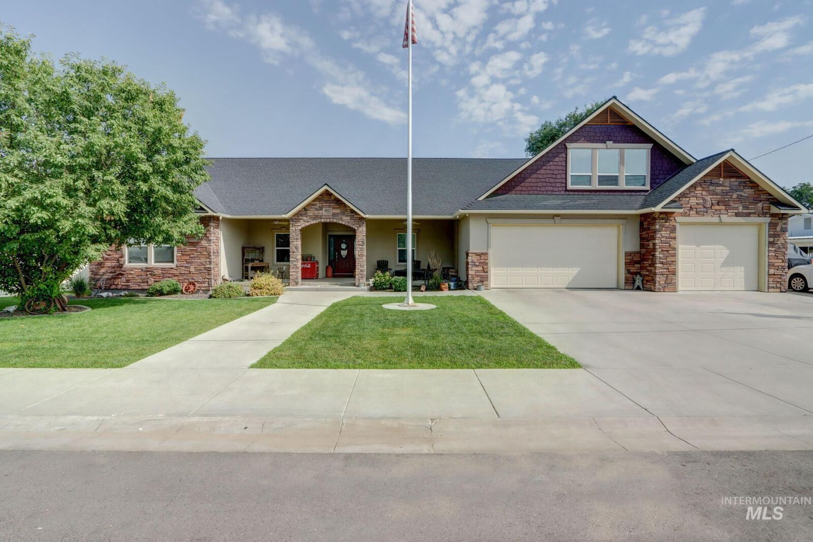 Property Photo:  1012 E Phillips St.  ID 83617 