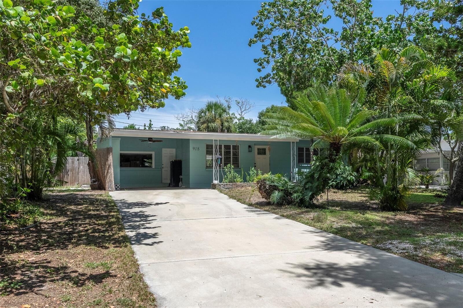 Property Photo:  918 Sandpiper Way S  FL 33707 