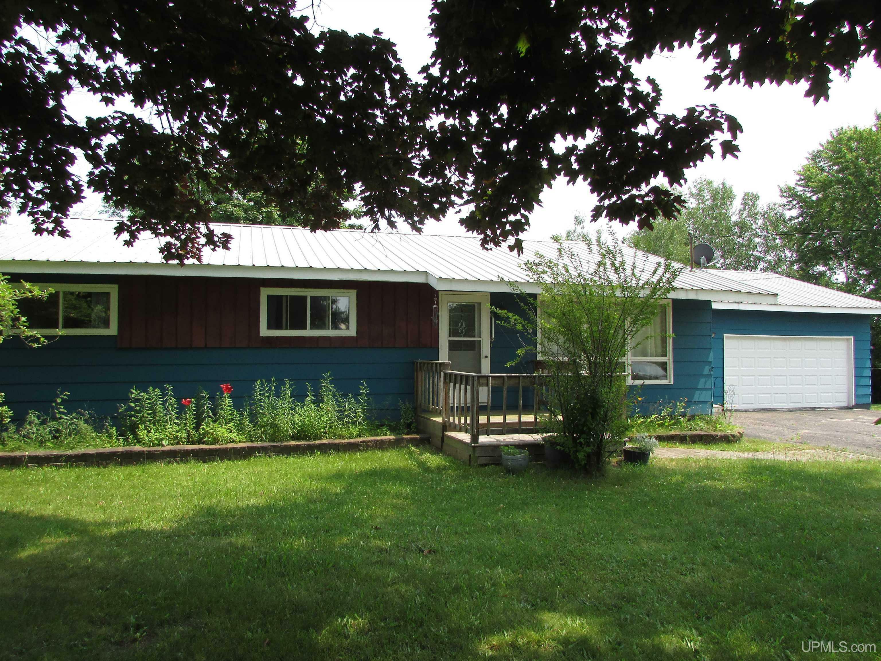 Property Photo:  215 N Main  MI 49908 