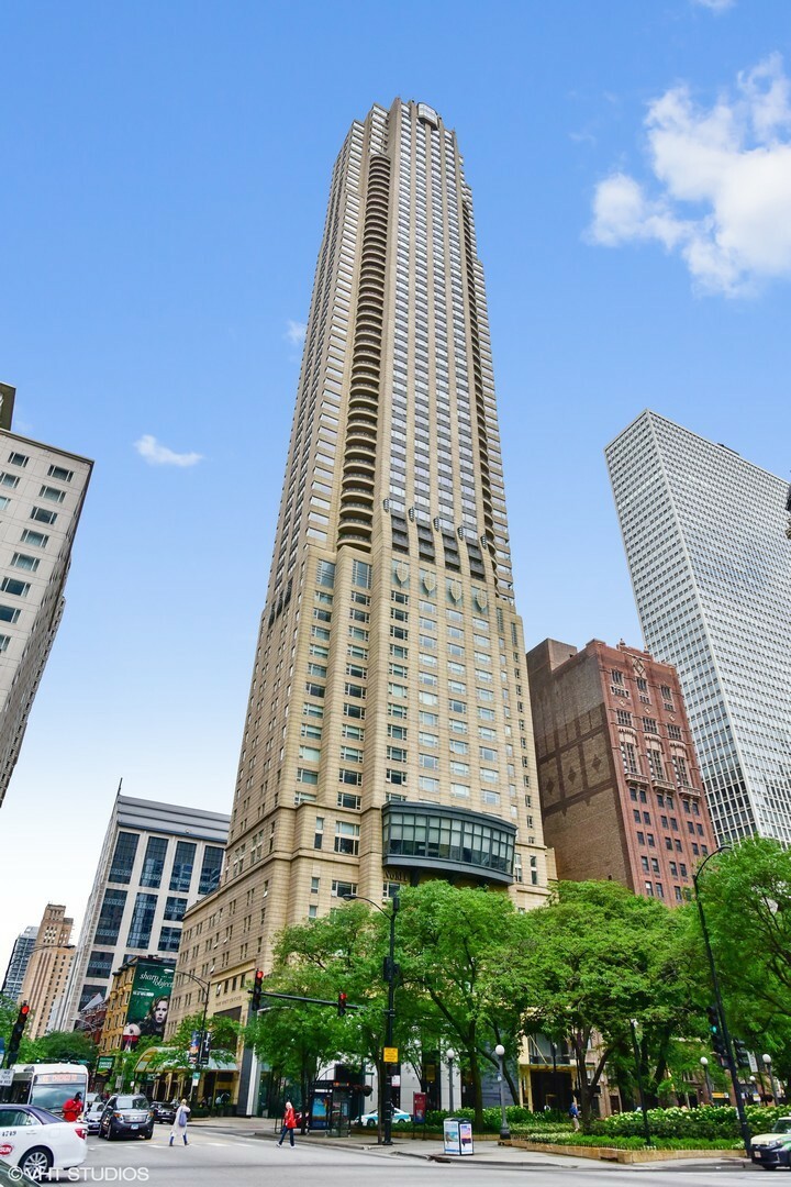 Property Photo:  800 N Michigan Avenue Ph67  IL 60611 