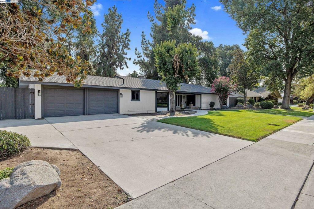 Property Photo:  510 E Estate Dr  CA 93274 