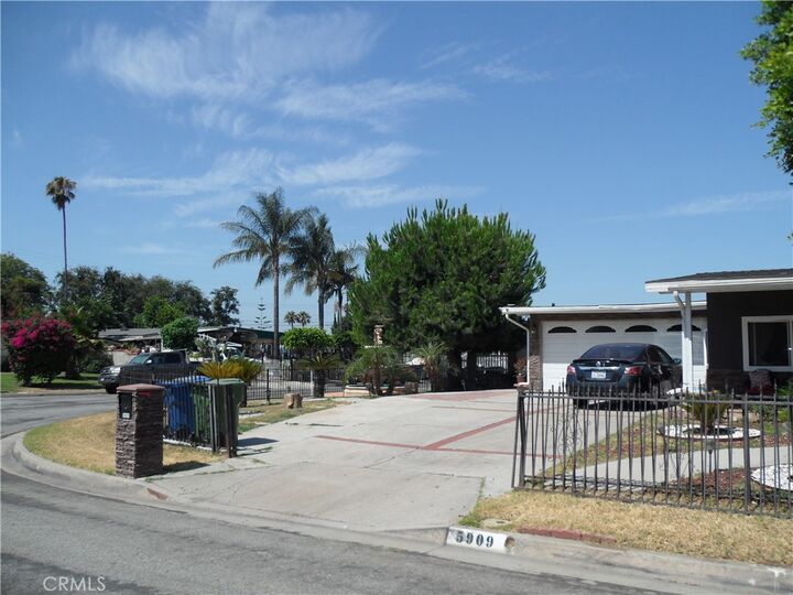 Property Photo: 5909 N Edenfield Avenue CA 91702