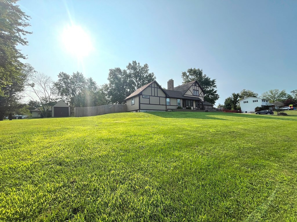 Property Photo:  2501 Country Club Drive  MO 64601 