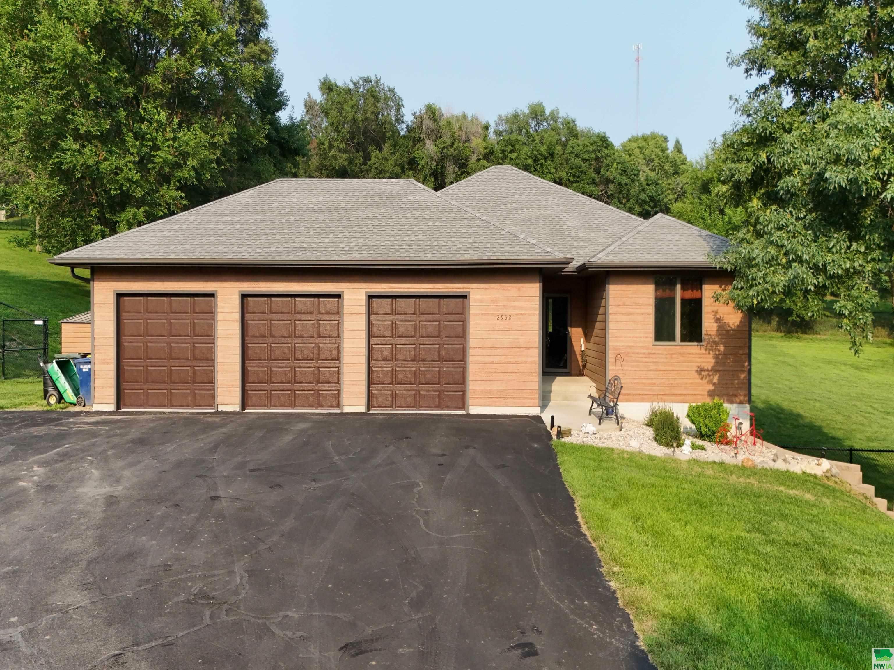 Property Photo:  2932 Amanda Street  IA 51103 