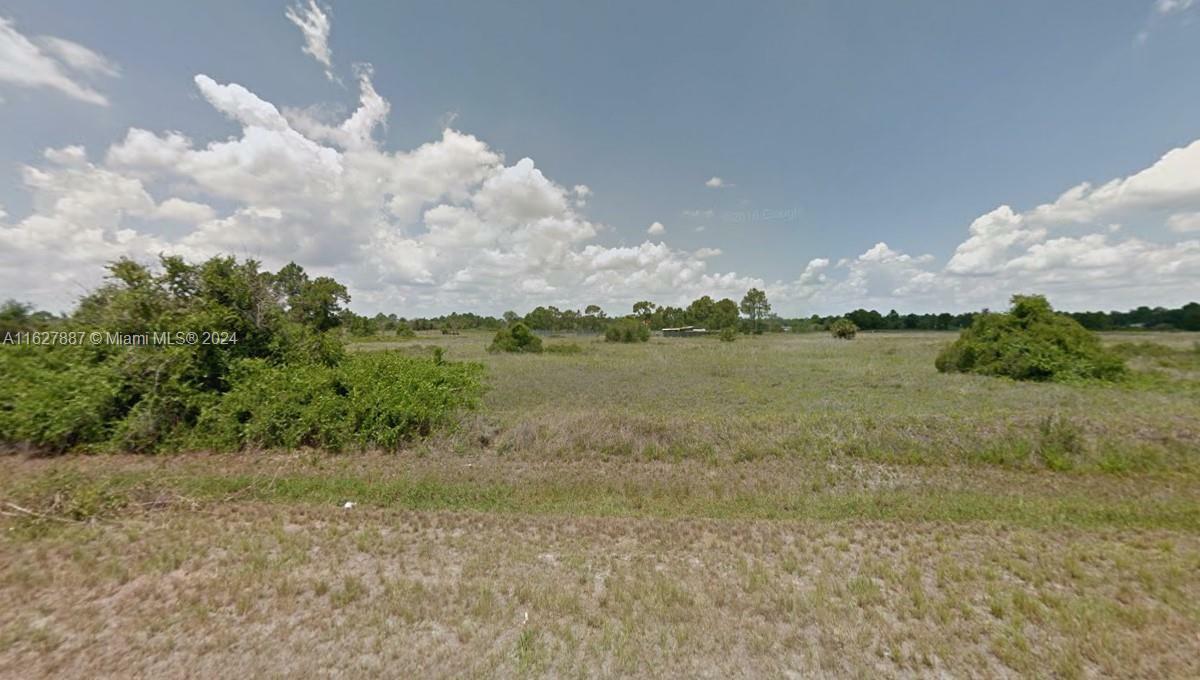 Property Photo:  730 N Olivo St  FL 33440 