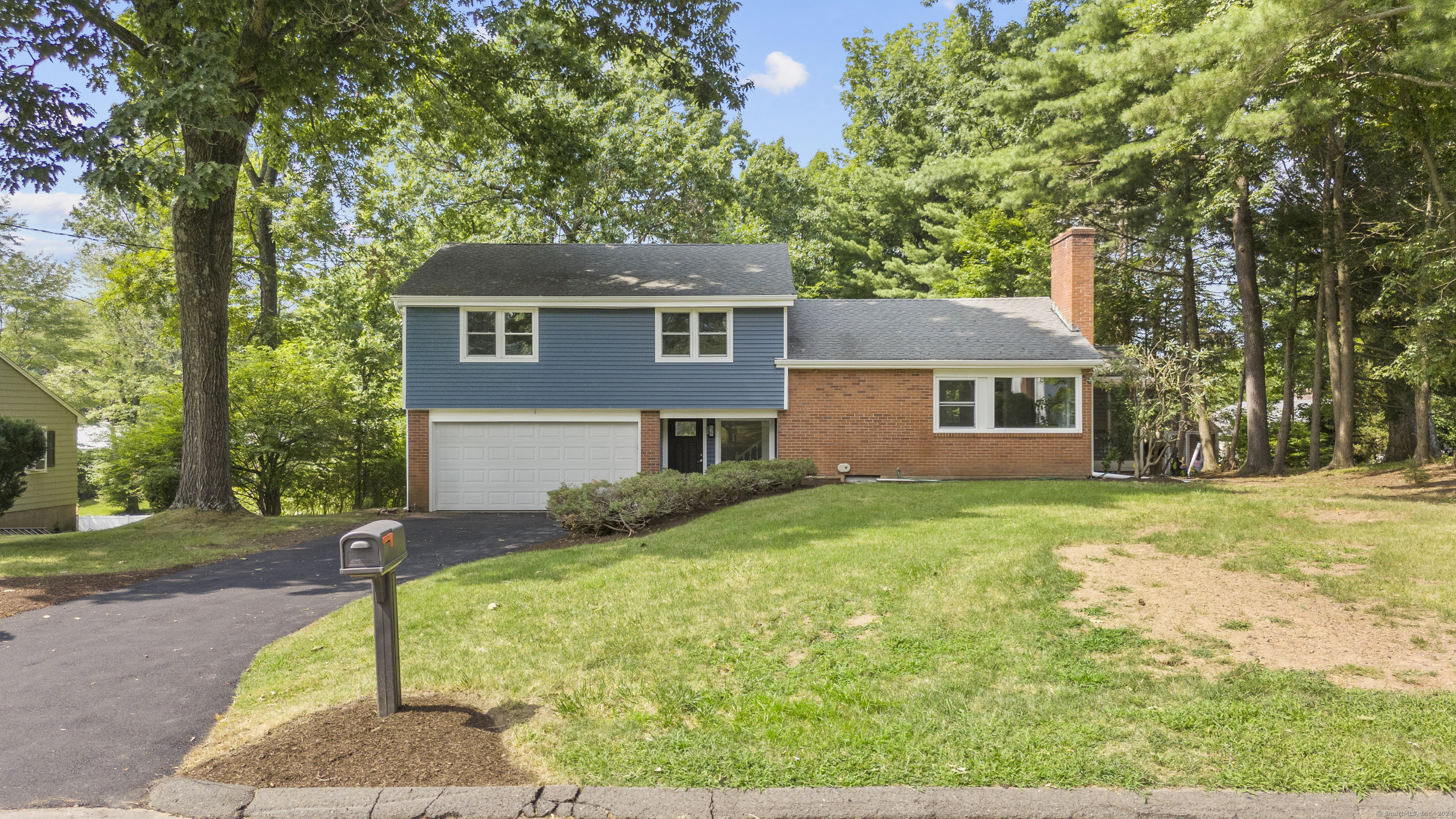 Property Photo:  30 Birch Hill Drive  CT 06107 