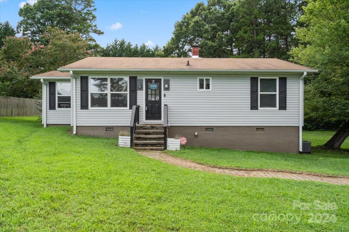 Property Photo: 607 N Meriah Street NC 28088