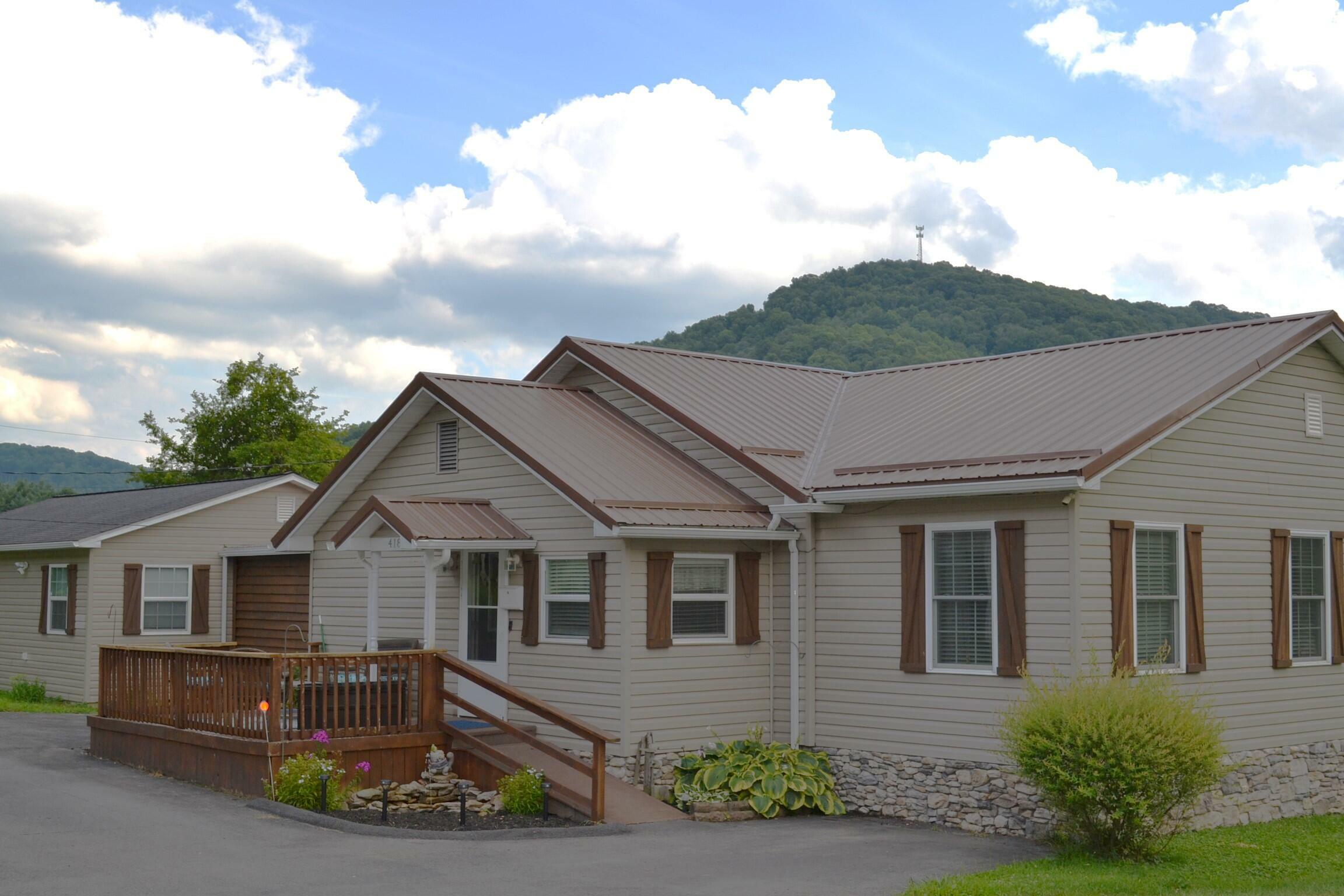 Property Photo:  418 12th St  WV 25962 