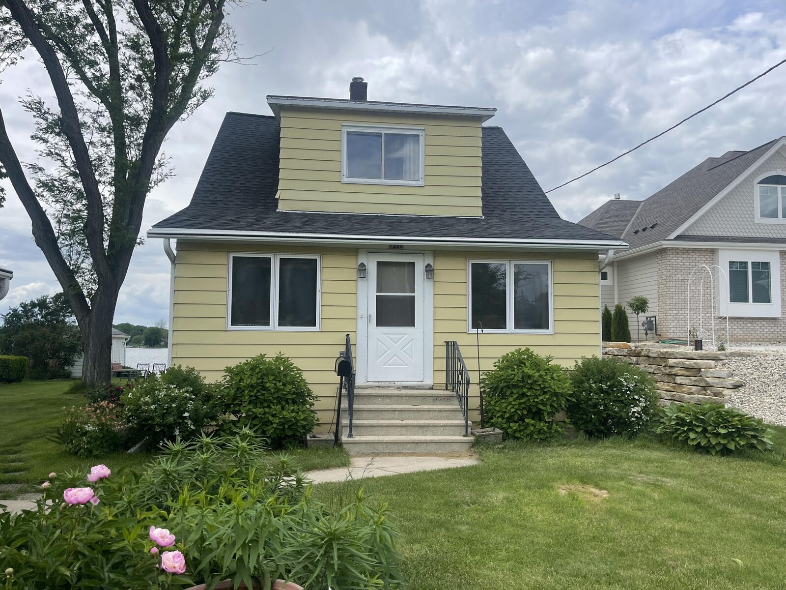 Property Photo: 7206 S Loomis Rd WI 53185