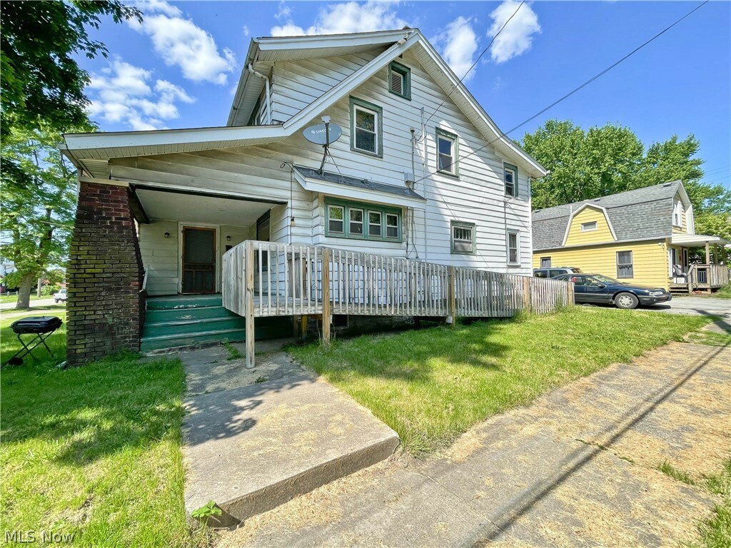 Property Photo:  1500 Hillsdale Avenue  OH 44509 